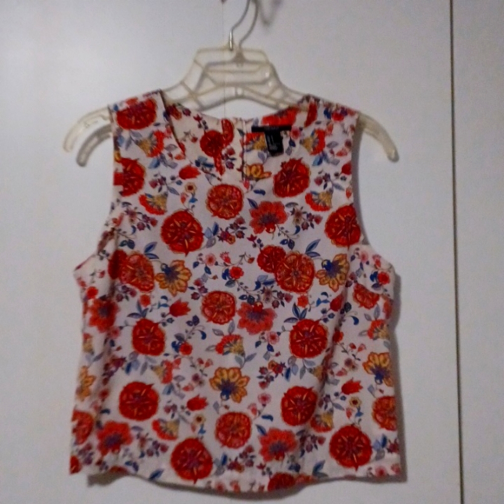 Forever 21, Sz. S, colorful sleeveless, button back crop top.